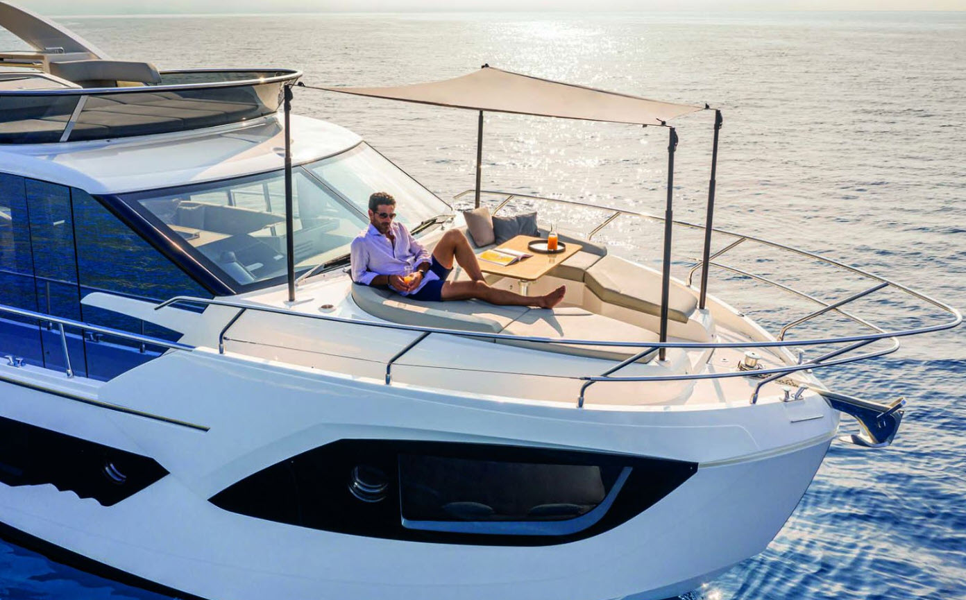 absolute 47 flybridge at miami yacht show