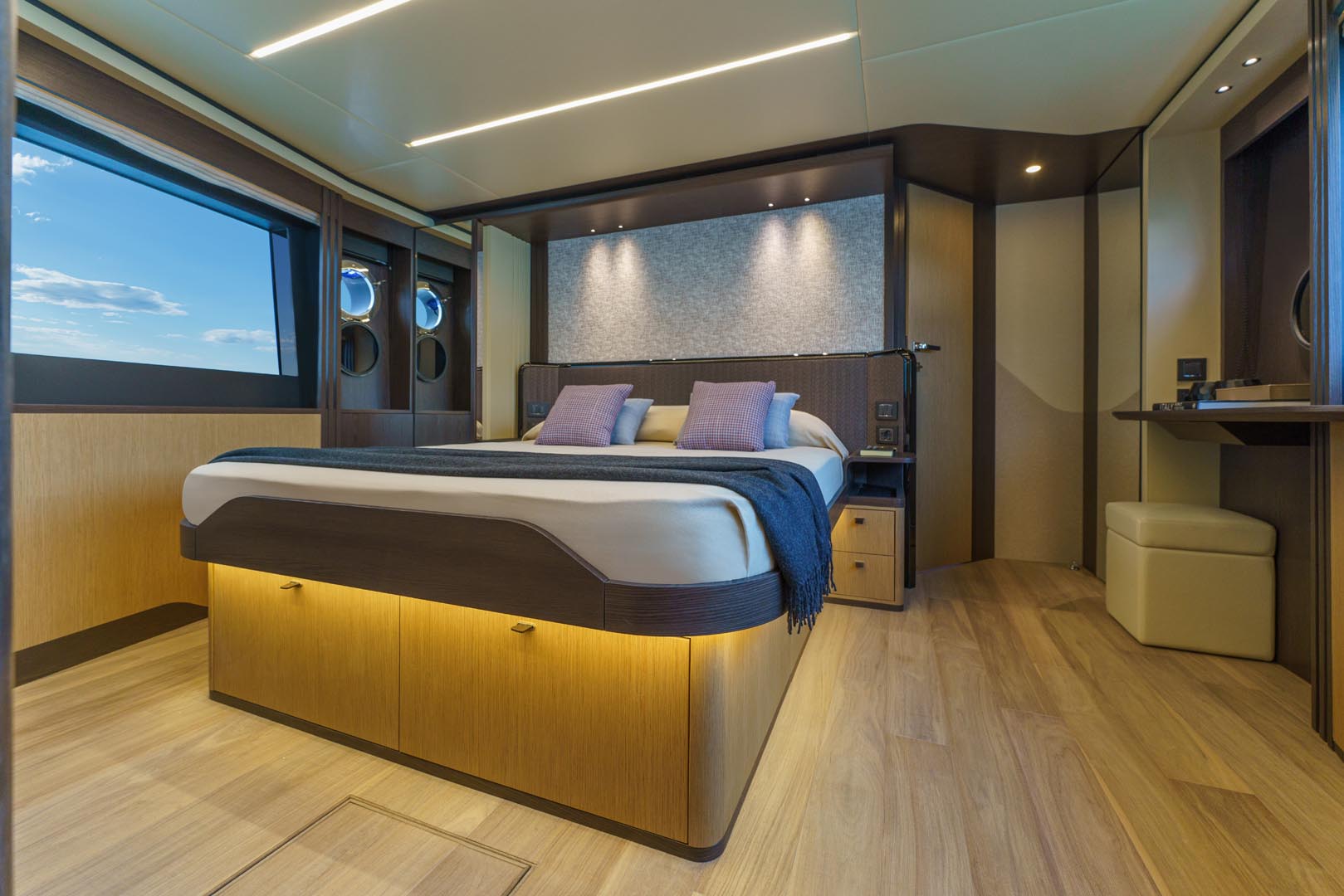 vip guest cabin on absolute 52 fly