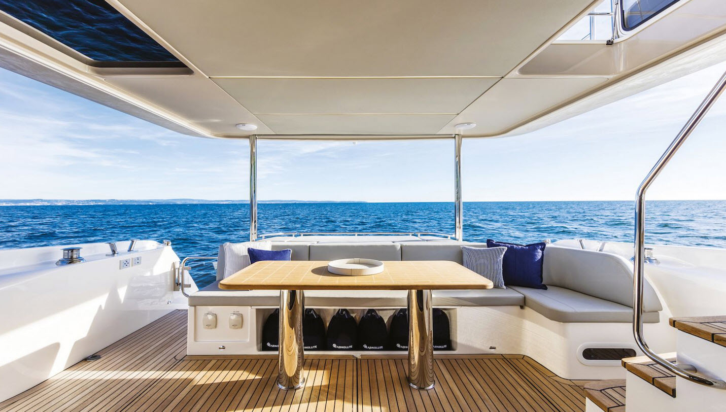 aft cockpit on absolute 58 flybridge