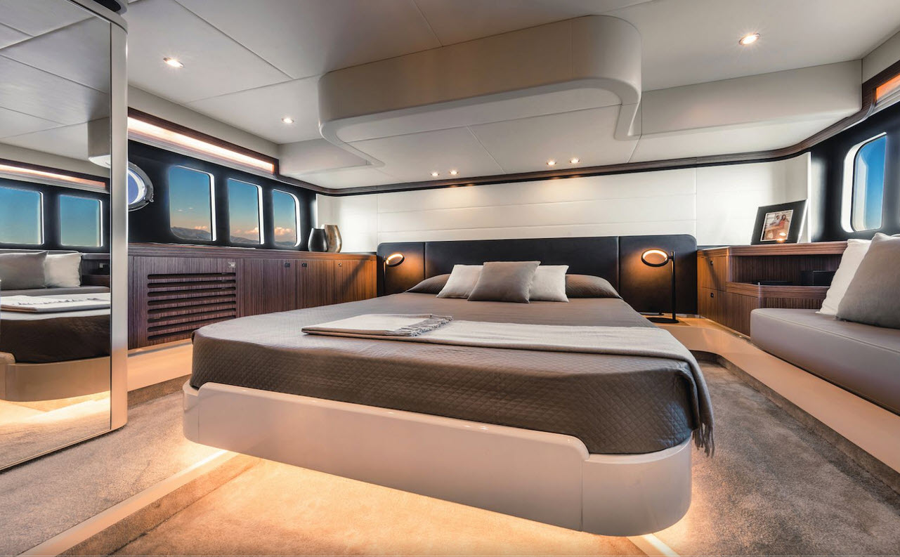 Absolute Yachts 50 Fly Master Suite