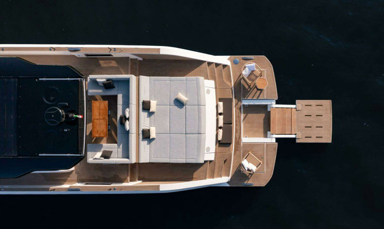 overhead view of the gt75 aft beach club