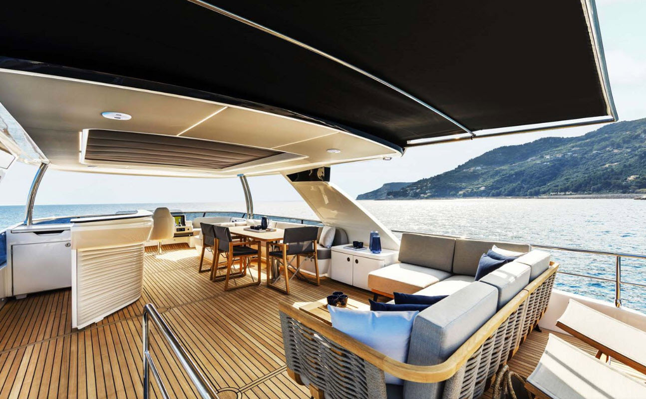 flybridge hardtop on the absolute navetta