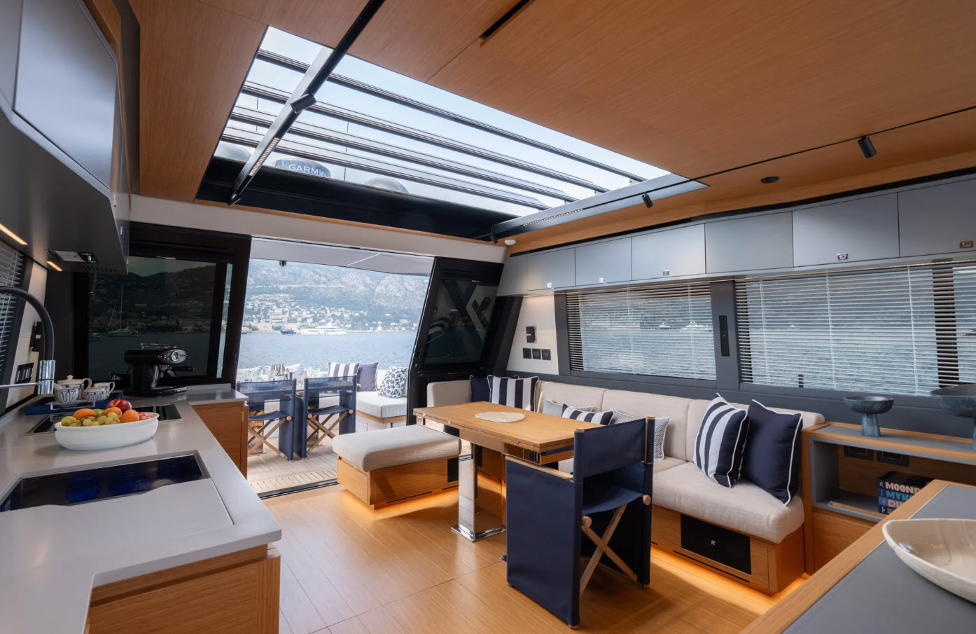 pardo gt75 interior living space with sunroof opened
