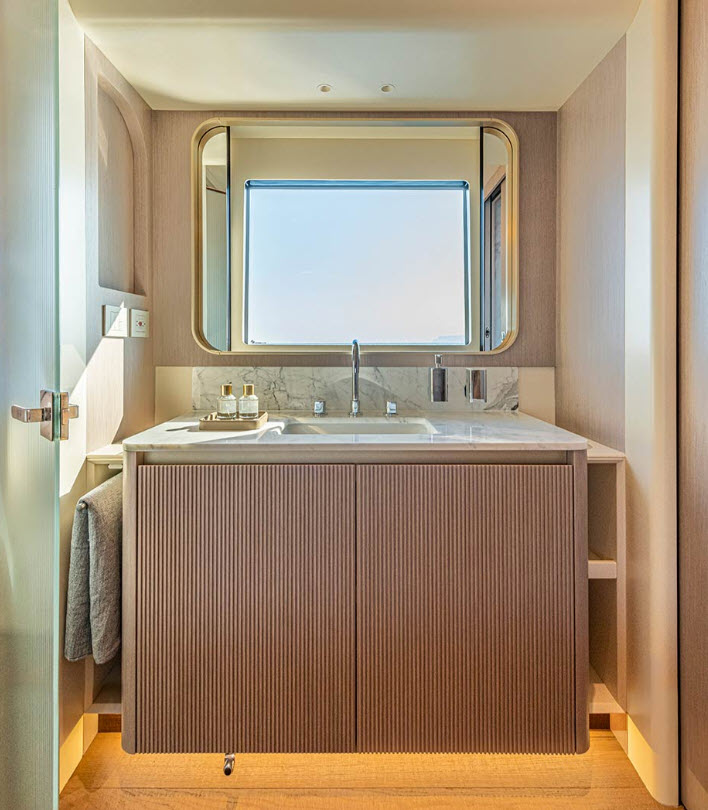 mirror converting to window on absolute navetta 70