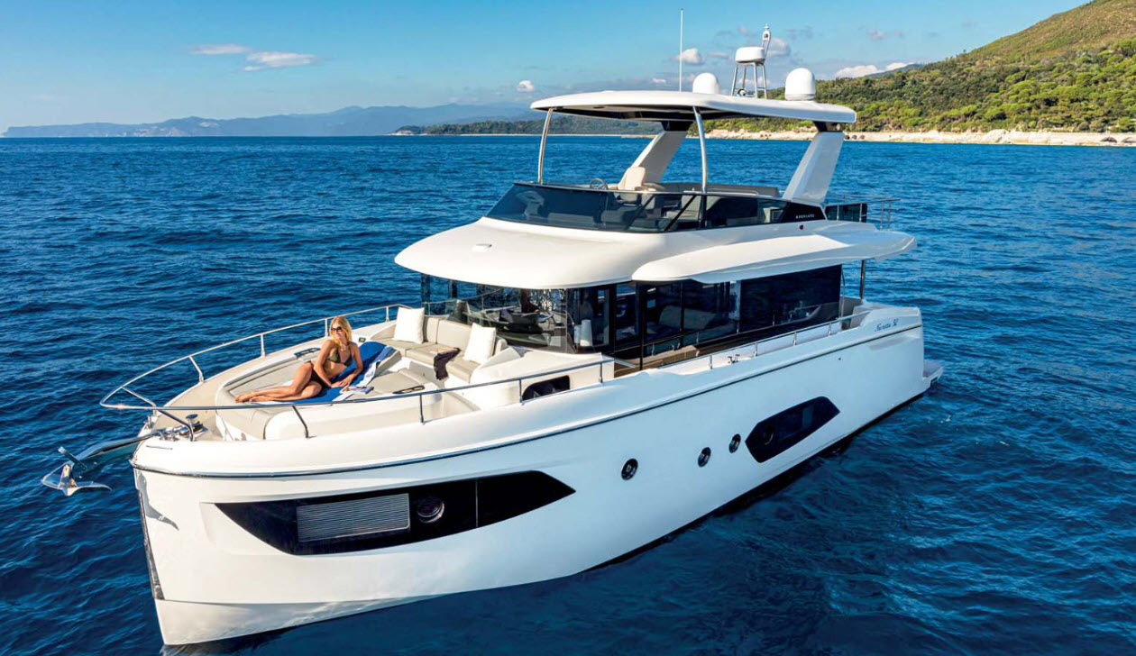 navetta 52 at miami yacht show