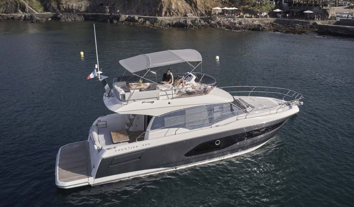 Prestige 420 Flybridge at Fort Lauderdale Boat Show