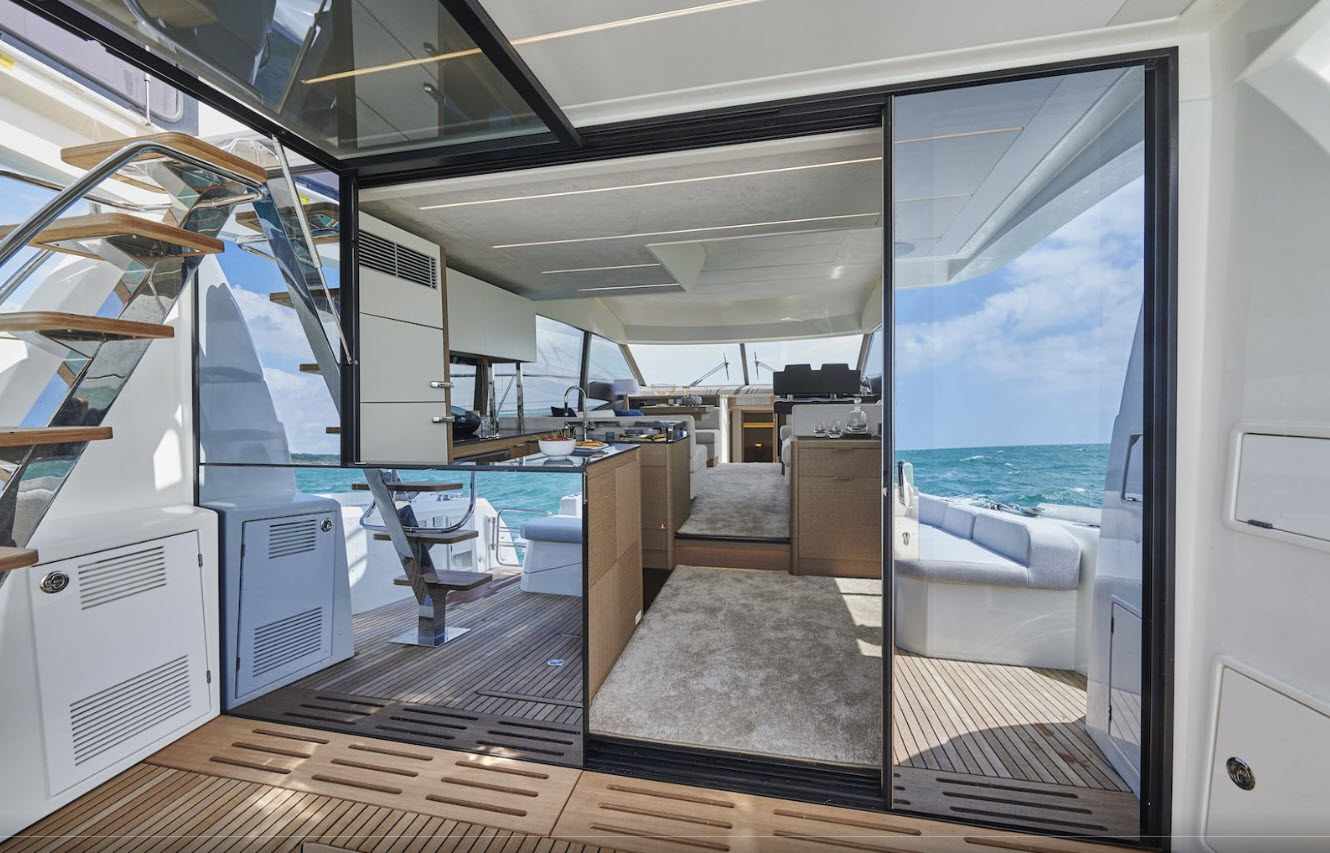 Prestige Yachts 590 Award