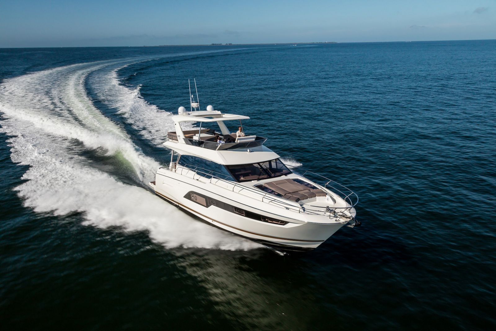 Prestige Flybridge motor yacht