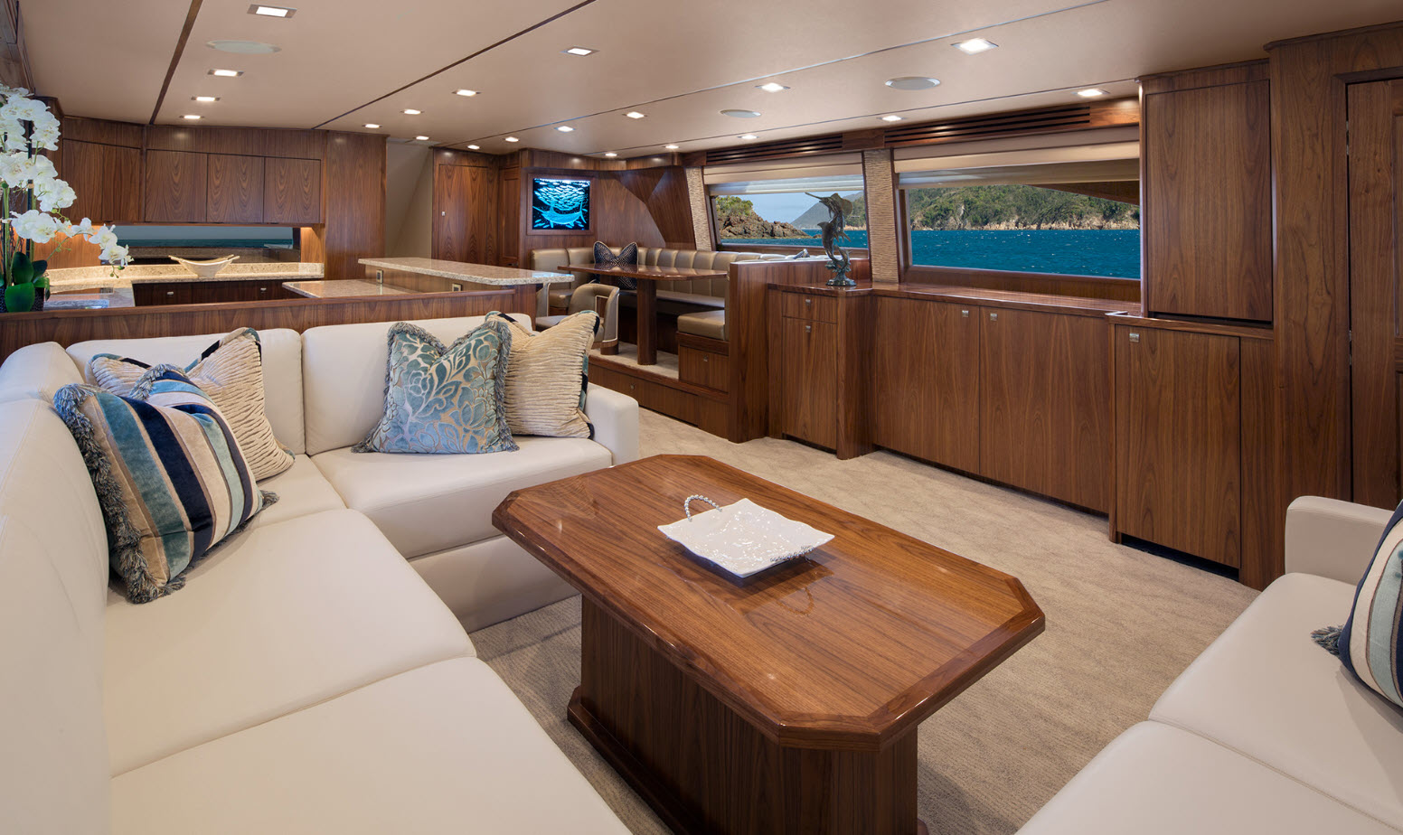 salon on 80 foot viking