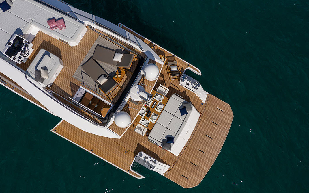 overhead view of main deck and flybridge