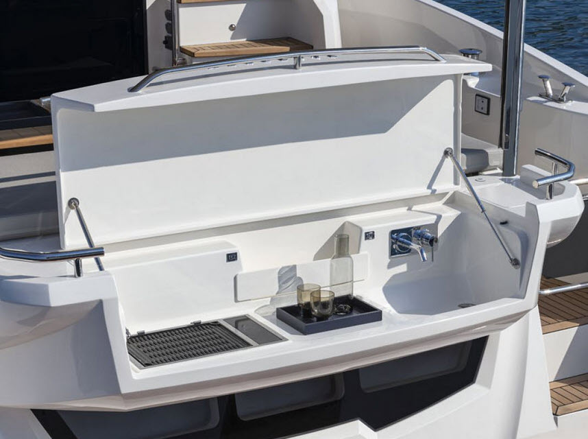 optional transom bbq grill and sink