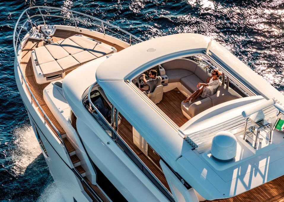 Sunroof opened on the absolute 73 navetta