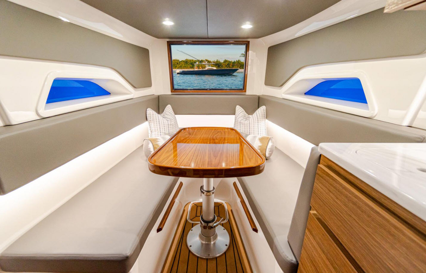 Valhalla V-46 interior cabin