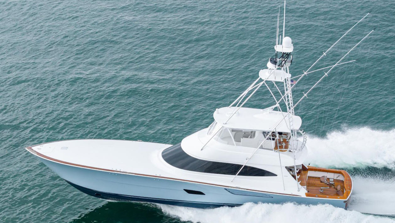 viking yachts 82 convertible running at full speed