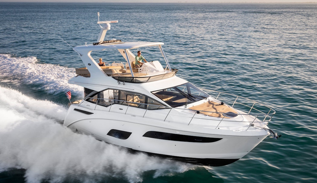 https://siyachts.imgix.net/photos/pages/correct/used-sea-ray-yacht-for-sale-si-header.jpg?auto=format&w=1050&fit=clip&lossless=1