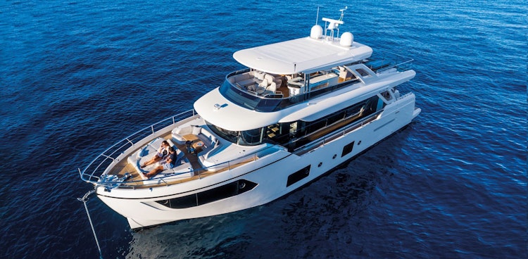 Absolute 73 Navetta Port Idle Image