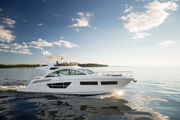 Cruisers Yachts 60 Cantius Flybridge