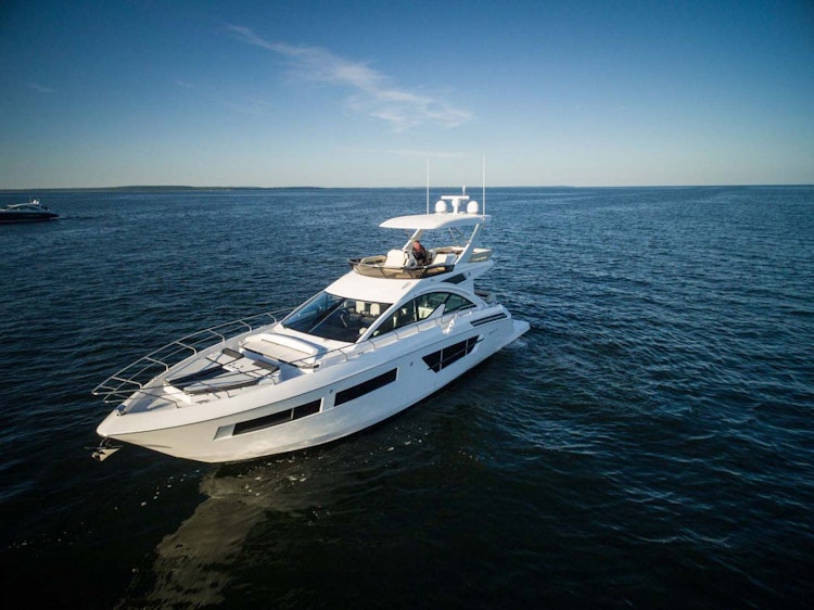 Cruisers Yachts 60 Cantius Flybridge