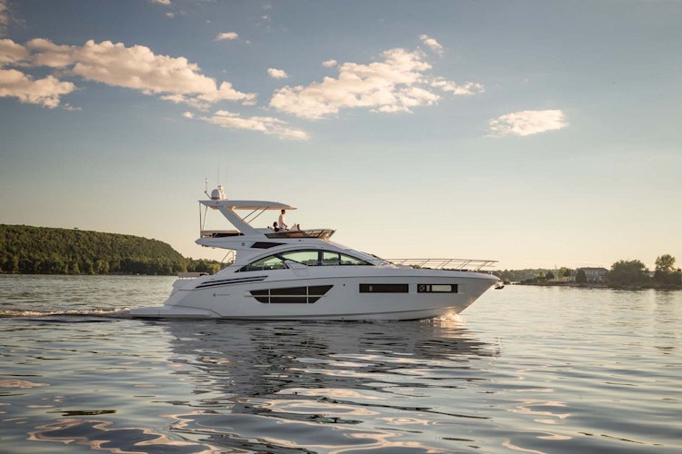 Cruisers Yachts 60 Cantius Flybridge