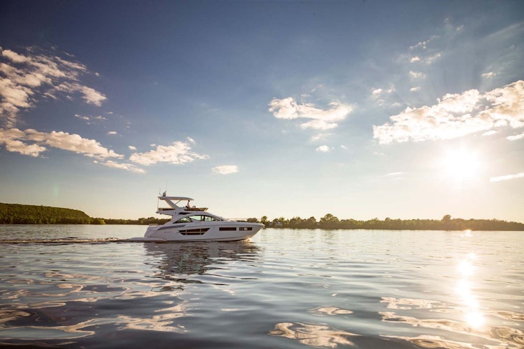 Cruisers Yachts 60 Cantius Flybridge