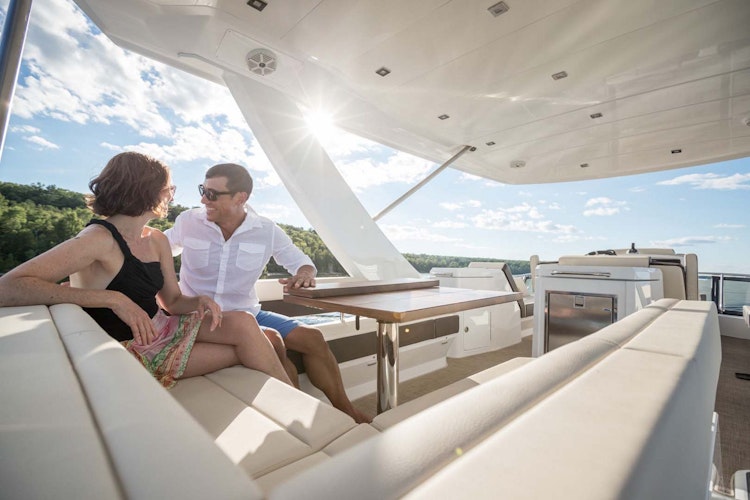 Cruisers Yachts 60 Cantius Flybridge
