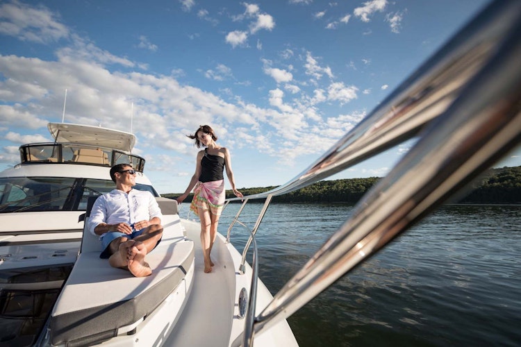 Cruisers Yachts 60 Cantius Flybridge