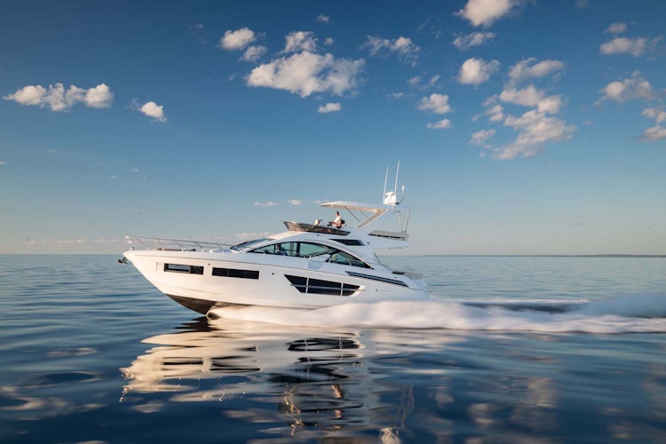 Cruisers Yachts 60 Cantius Flybridge