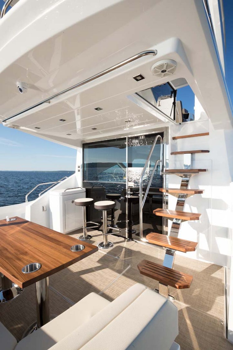 Cruisers Yachts 60 Cantius Flybridge
