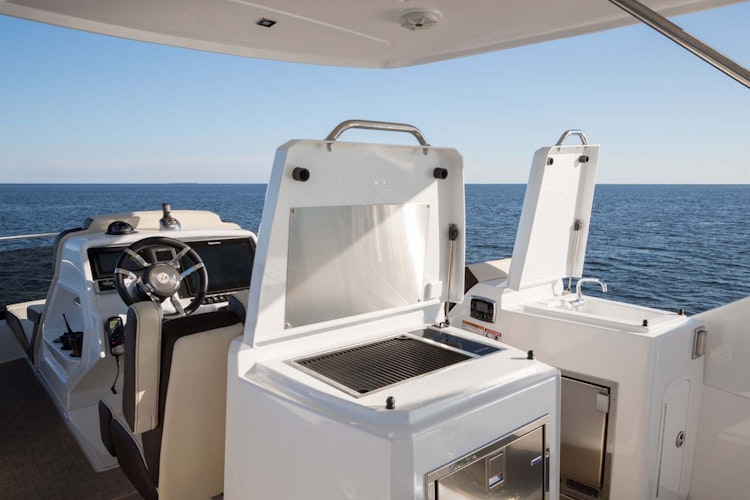 Cruisers Yachts 60 Cantius Flybridge