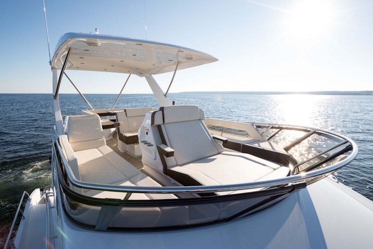Cruisers Yachts 60 Cantius Flybridge
