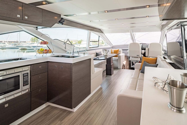 Cruisers Yachts 60 Cantius Flybridge