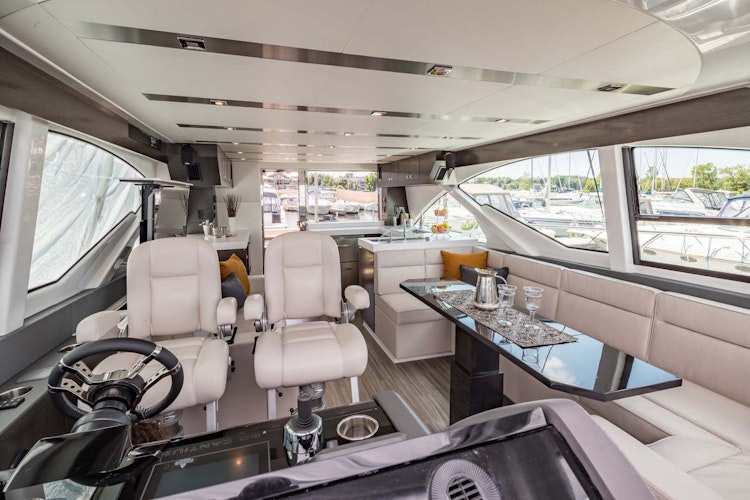 Cruisers Yachts 60 Cantius Flybridge