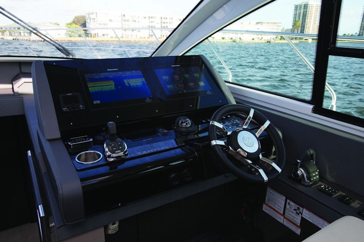 Cruisers Yachts 54 Cantius Flybridge