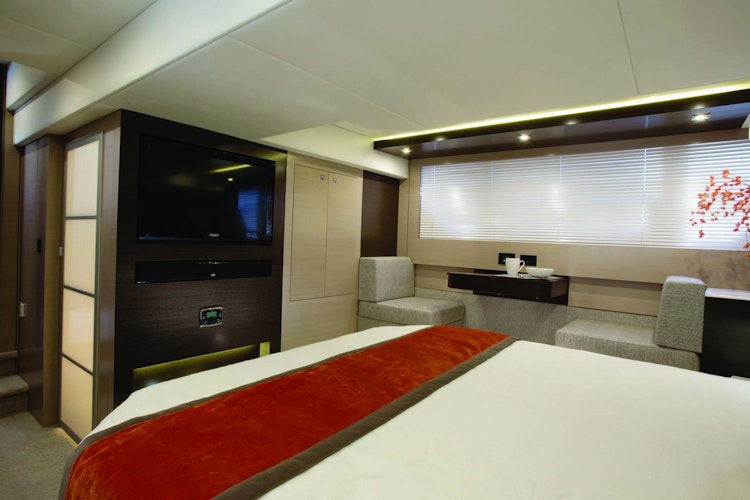 Cruisers Yachts 54 Cantius Flybridge