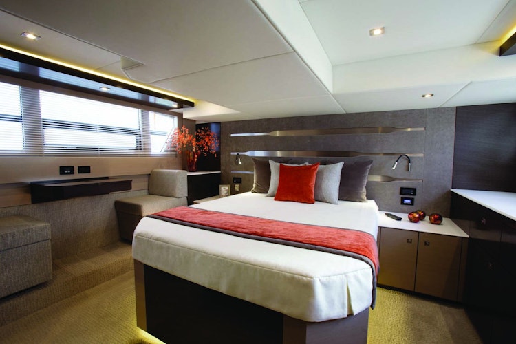 Cruisers Yachts 54 Cantius Flybridge
