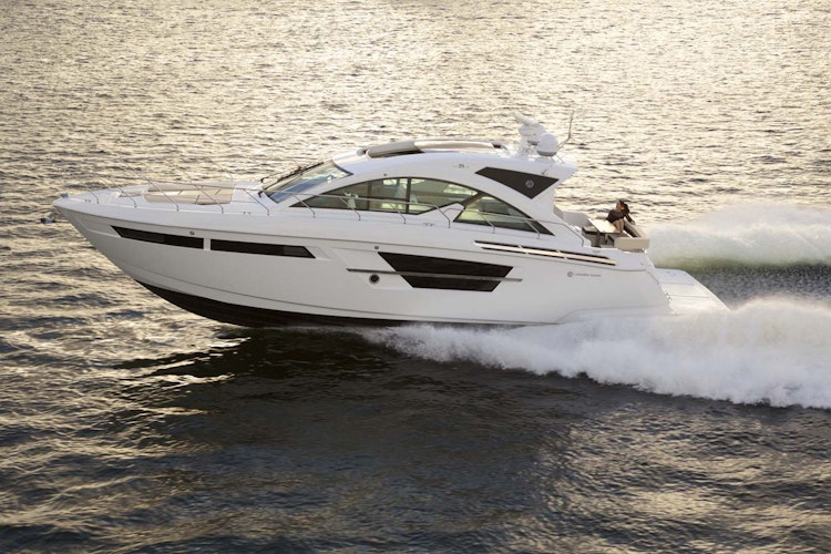 Cruisers Yachts 54 Cantius
