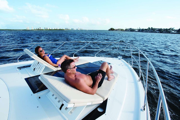 Cruisers Yachts 54 Cantius