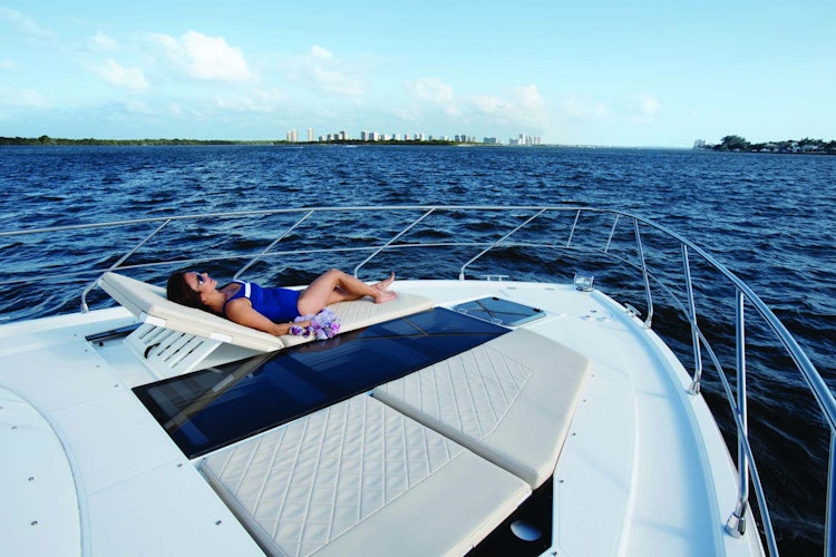 Cruisers Yachts 54 Cantius