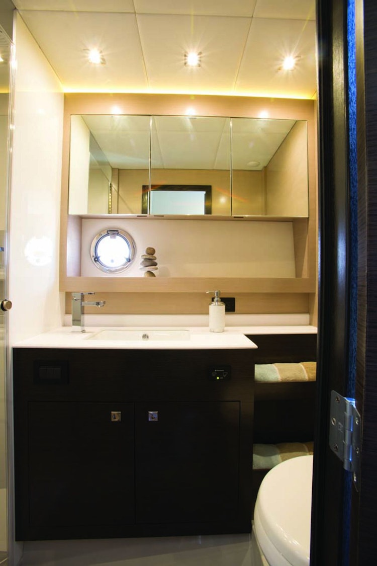 Cruisers Yachts 54 Cantius