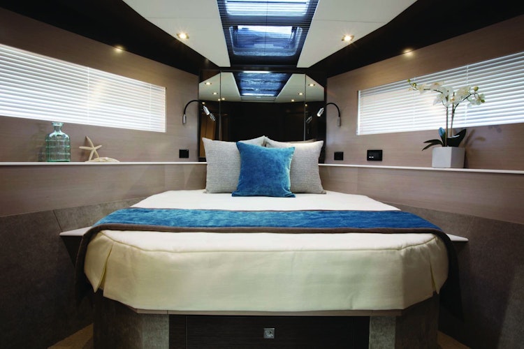 Cruisers Yachts 54 Cantius