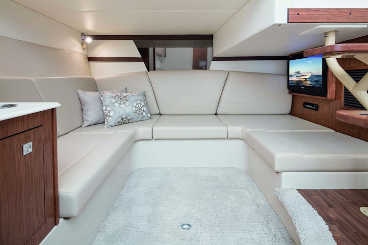 Cruisers Yachts 38 Express