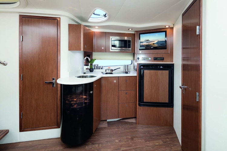 Cruisers Yachts 38 Express
