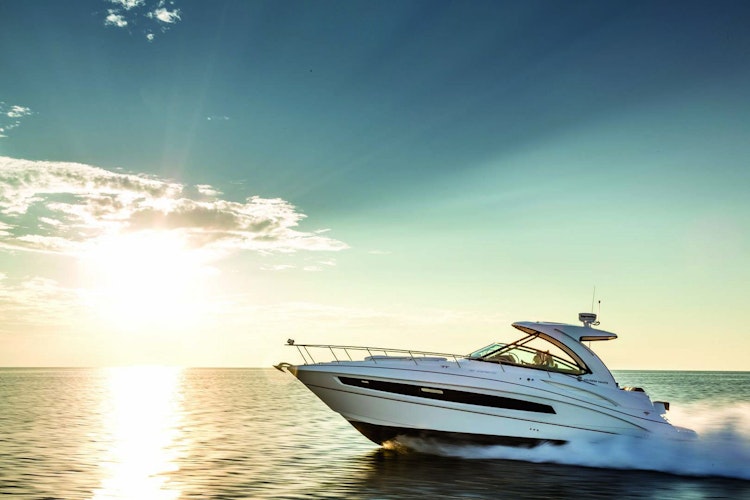 Cruisers Yachts 38 Express