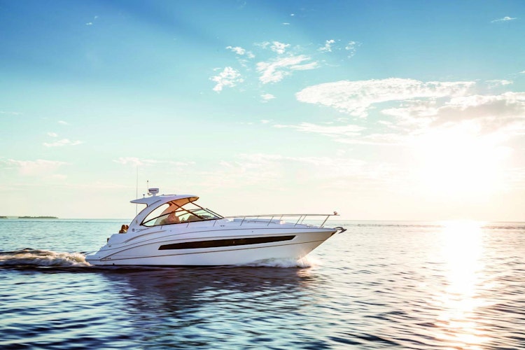 Cruisers Yachts 38 Express