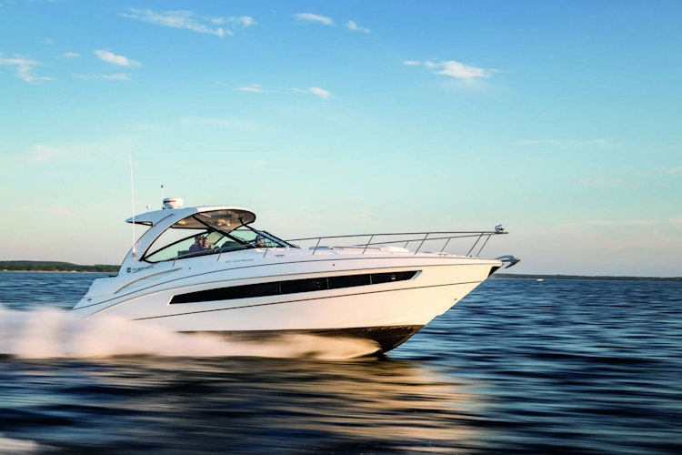 Cruisers Yachts 38 Express