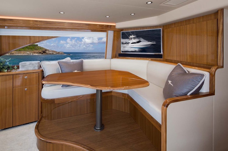 Viking Yachts 44 Convertible Dinette