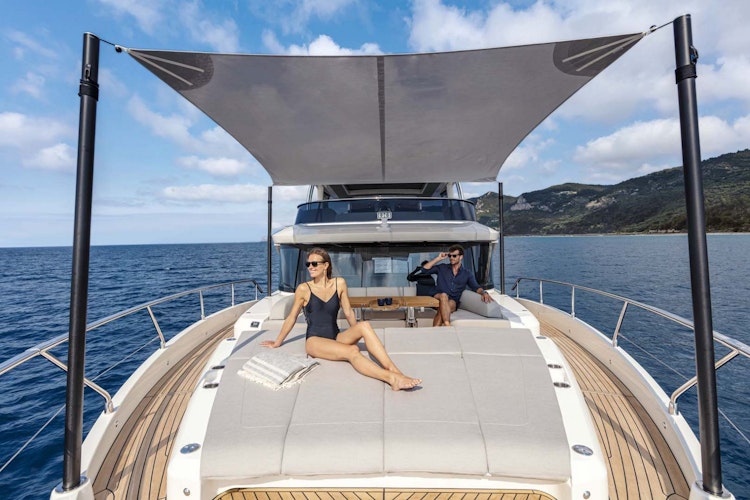 Bow Lounge canopy on Navetta 68