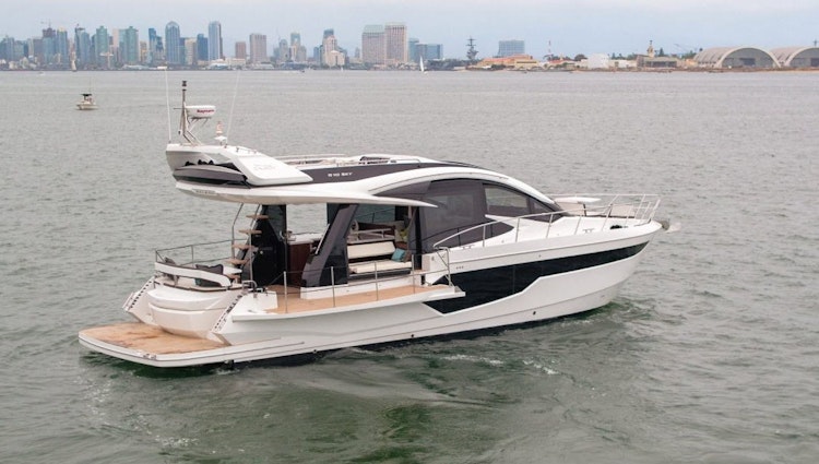 Galeon 510 skydeck