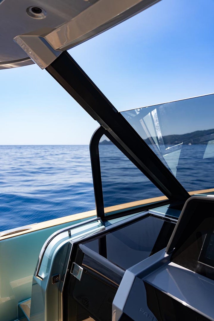 structural detail of hardtop