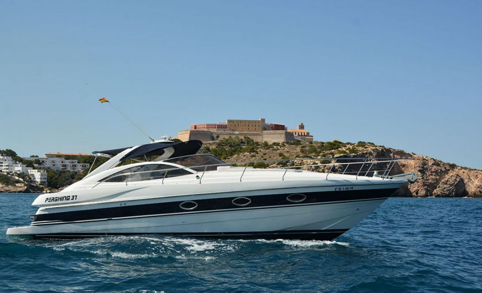Pershing 37